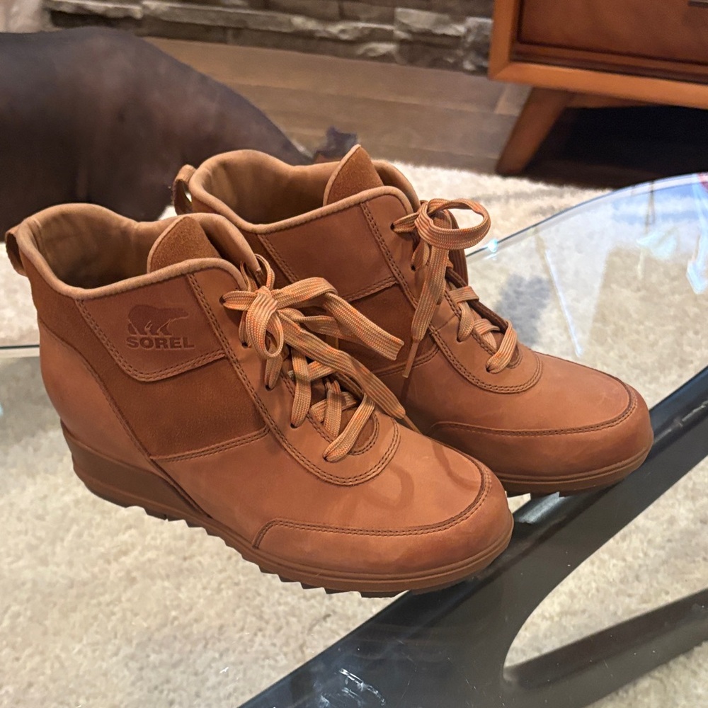 Sorel women’s Tan Lace-Up Boots